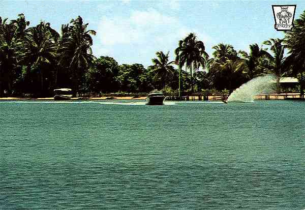 N.� 135 - Luanda (Praia do Mussulo - Edi��o Imcorel - S/D - Dimens�es: 14,9x10,3 cm. - Col. Jos� Guiomar.