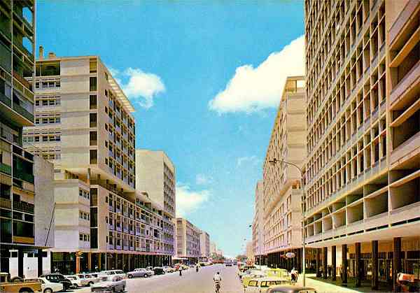 S/N - LUANDA Avenida dos Combatentes - Edi��o Lello-Angola - S/D - Dimens�es: 15,1x10,5 cm. - Col. Manuel B�ia (1970).