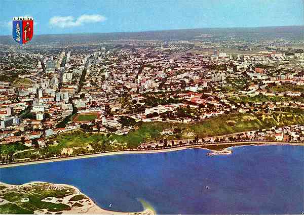 N.� 30 - LUANDA Vista da cidade - Edi��o Estrela C. P. 5352, Luanda - S/D - Dimens�es: 14,8x10,5 cm. - Col. Manuel B�ia (1970)