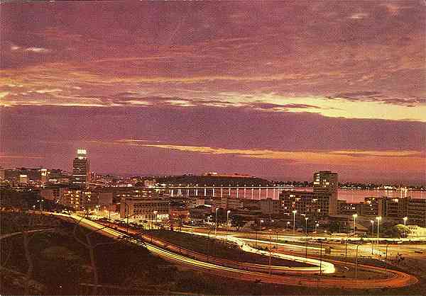 N.� 12 - LUANDA-Angola Eixovi�rio - Edi��o C�mer, Trav.do Alecrim, 1 - Telf. 328775 Lisboa Portugal - S/D - Dimens�es: 15,1x10,5 cm. - Col. Manuel B�ia (1970)