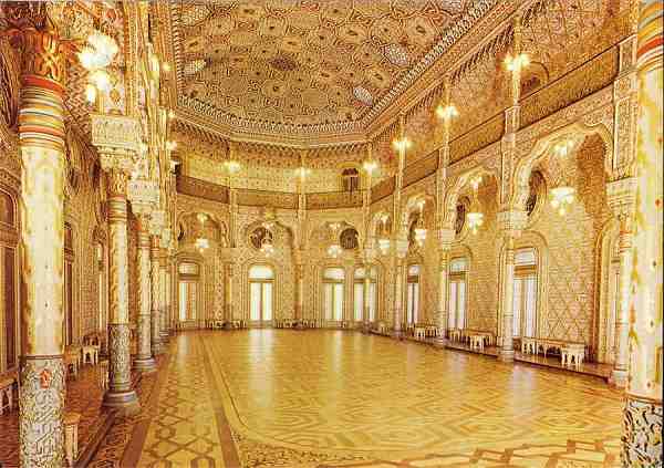 N.� 348 - PORTO-PORTUGAL: Pal�cio da Bolsa; Sal�o �rabe - Edi��o do Centro de Caridade N� Sr� do Perp�tuo Socorro, Porto - Fotografia de Te�filo Rego - S/D - Dimens�es: 14,8x10,4 cm. - Col. F�tima B�ia.