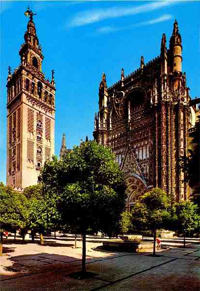 N.� 502 - Sevilla: Giralda y Patio de los Naranjos - Edi��o Beascoa - S/D - Dimens�es: 10,3x14,9 cm. - Col. HJCO (1980).