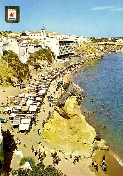 N� 413 - ALBUFEIRA: Vista geral da praia - Edi��o LIFER-Porto - S/D - Dimens�es: 10,4x14,9 cm. - Col. Gra�a Maia.