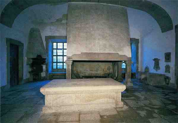 N.� 2 - Arouca: Cozinha do Mosteiro - Edi��o do Museu de Arte Sacra de Arouca - S/D - Dimens�es: 14,9x10,5 cm. - Col. HJCO (1989).