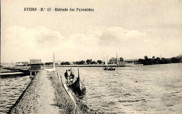 N.� 17 - AVEIRO - Entrada das Pyramides - Editores: Moreira & Torres, Aveiro - S/D - Dimens�es: 13,7x8,7 cm - Col. �nio Semedo.