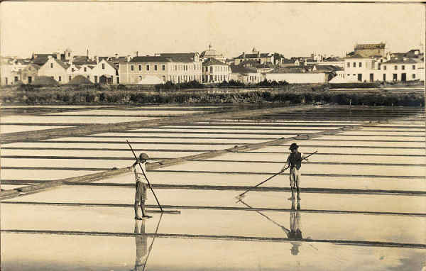 Postal circulado com um cart�o colado impedindo a leitura. - Dimens�es: 13,8x8,9 cm. - Col. �nio Semedo.