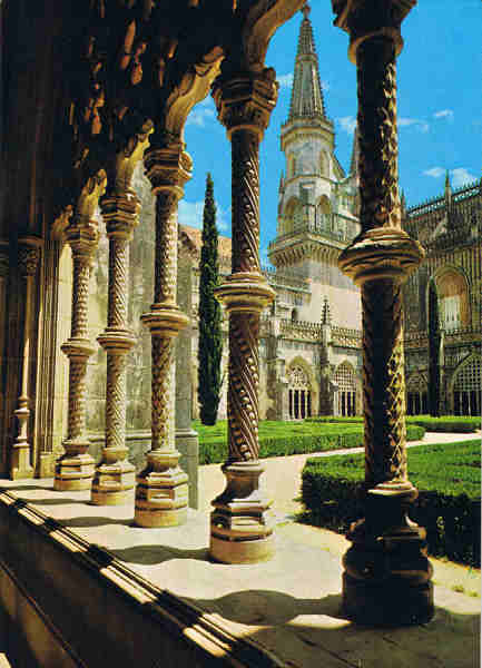 N.� 296 - BATALHA (Portugal) Mosteiro - Um aspecto do Claustro Real - Ed. Colec��o D�LIA - S/D Dim: 10,5x15cm - Col. F�tima B�ia (1976)