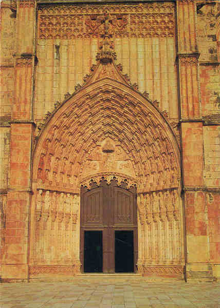 N.� 104 - MOSTEIRO DA BATALHA - Porta principal da Igreja - Ed. L.U.L. - S/D Dim: 10,5x15cm - Col. Manuel B�ia (D�cada de 1960)