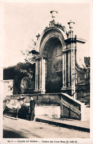 N.� 11 - CALDAS DA RAINHA-Chafariz das Cinco bicas (D. Jo�o V) - Editor Havaneza, Caldas da Rainha (Editado em 1952) - Dimens�es: 9x14 cm. - Col. Miguel Chaby.