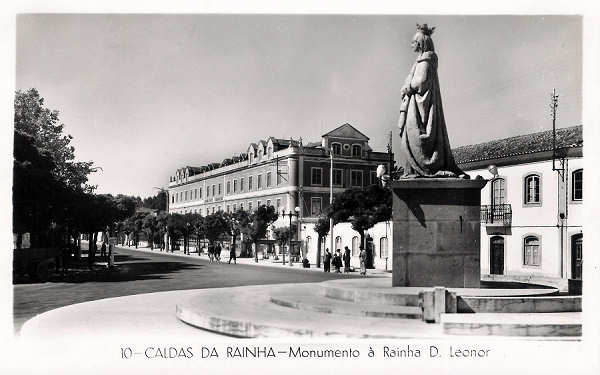 N.� 10 - CALDAS DA RAINHA - Monumento �  Rainha D. Leonor - Colec��o D�lia (Editado em 1955) - Dimens�es: 14x9cm. - Col. Miguel Chaby.