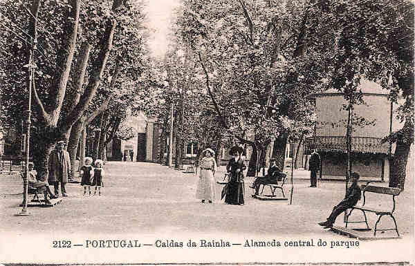 N.� 2122 - Portugal Caldas da Rainha Alameda central do Parque - Editor Alberto Malva (Editado em 1917) - Dimens�es: 9x14 cm. - Col. Miguel Chaby