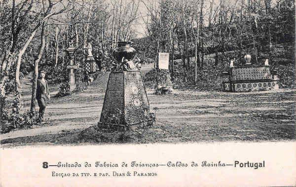N.� 8 - Portugal Caldas da Rainha - Entrada da Antiga F��brica de Faian�as (Editor Dias e Paramos (Editado em 1906) - Dimens�es: 9x14 cm. - Col. M. Chaby