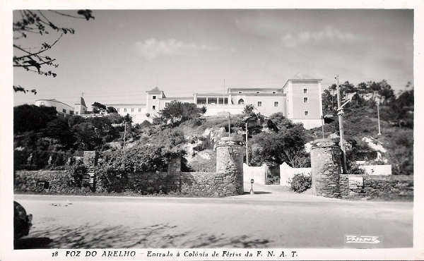 N.� 018 - Portugal Caldas da Rainha Foz do Arelho Entrada da Col�nia de F�rias da F.N.A.T. - Editor Passaporte Loty (Editado em 1951) - Dimens�es: 9x14 cm. - Col. M. Chaby