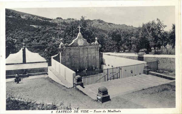 N� 5 - CASTELO DE VIDE. Fonte da Mealhada - Ed. Augusto Isidoro Soares e A Lisbonense de Castelo de Vide - SD - Circulado em 1962 - Dim. 14,2x8,9 cm - Col. A. Monge da Silva