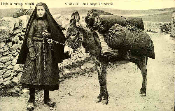 S/N - Chaves: Uma carga de carv�o - Edi��o da Papelaria Mesquita - S/D - Dimens�es: 13,8x8,7 cm. - Col. Aur�lio Dinis Marta. [Union Postale Universelle]