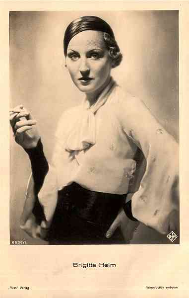 N.� 6636/1 - Brigitte Helm UFA - Sem indica��o do editor - S/D - Dimens�es: 8,7x13,7 cm. - Col. Carneiro da Silva (Circulado em 1932 - Filme: ?)