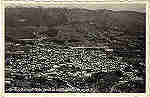 N� 1 - Covilh�. Portugal - Vista geral da cidade tirada de avi�o - Edi��o da Drogaria Pedroso, Covilh� - Imp Tipografia Comercial, Anadia - SD - Dim. 9x14 cm.  - Col. Jaime da Silva (Circulado em 1945).