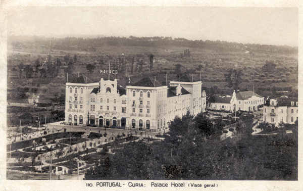 N� 110 - PORTUGAL - Curia. Palace Hotel (Vista geral) - Ed. Alexandre d'Almeida, Porto - Dim. 13,9x9,0 cm - Circ. 8-1940 - Col. A. Sim�es (107).