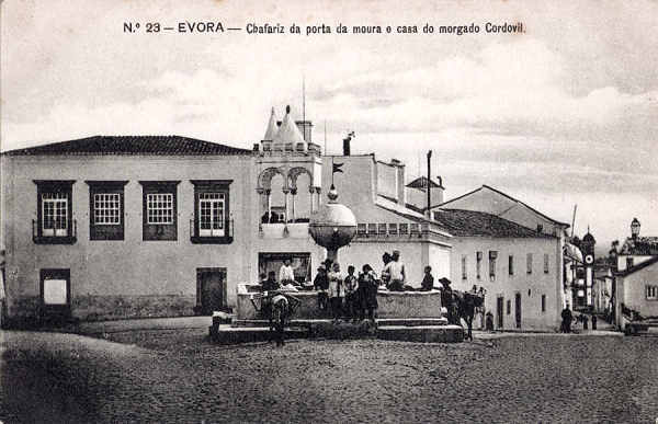 N� 23 - Chafariz da porta da moura e casa do morgado Cordovil - Edi��o Alberto Malva, Rua de S. Juli�o, 41, Lisboa - Dim. 138x89 mm - Col. A. Monge da Silva (cerca de 1909)