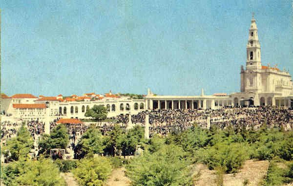 SN - F�TIMA. Vista Parcial do Recinto - Editor n�o indicado - SD - Circulado em 1965 - Dim. 13,7x8,5 cm - Col. A. Monge da Silva