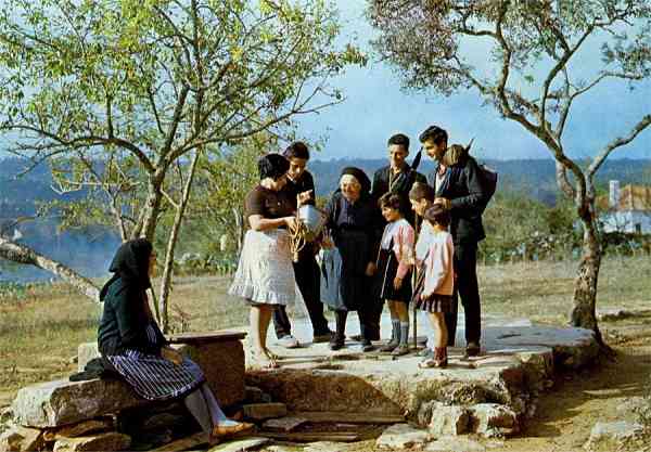 N.� 1 -  F�TIMA Aljustrel (Portugal) Po�o de L�cia. Lugar da 2.� Apari��o do Anjo - Edi��es Maur�cio, F�tima - S/D - Dimens�es: 14,9x10,3 cm. - Col. Manuel B�ia.