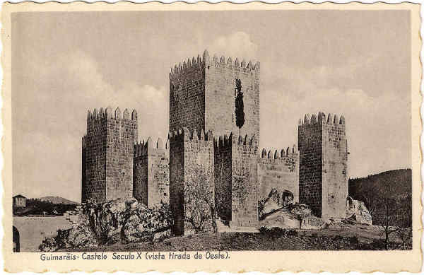 SN - Guimar�is - Castelo Seculo X (vista tirada de Oeste) - Edi��o de L. Oliveira & C� - Made in Germany - SD - Dim. 9x14 cm - Col. Jaime da Silva (Circulado em 1944)