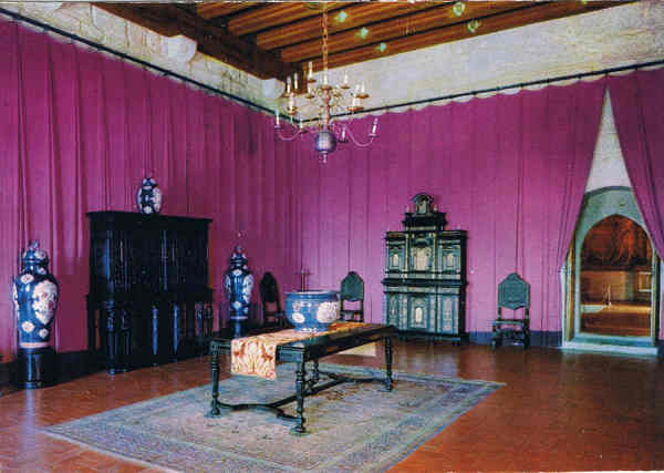 N.� 268 - GUIMAR�ES (Portugal) Pa�o dos Duques. Sala Italiana - Colec��o Passaporte (LOTY)- TEL.572850-LISBOA - SD - Dim. 14,6x10,3 cm - Col. F�tima B�ia (1985)