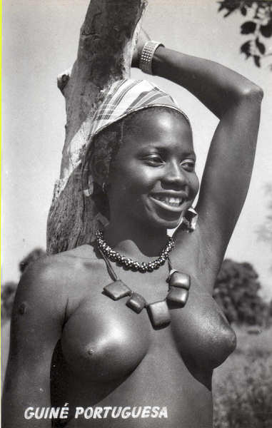 N.� 5 - A Bajuda Mandiga - FARIM - Ed. CASA MENDES - BISSAU - Dim. 14x9cm - Col. Joaquim Jos� Martins Mendes (1973)