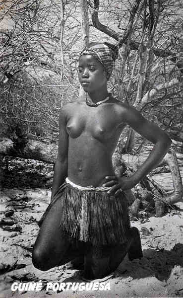 N.� 7- A Campune �Bijag� ILHA DE UNO - Ed. CASA MENDES - BISSAU - Dim. 14x9cm. - Col. Joaquim Jos� Martins Mendes (1973)