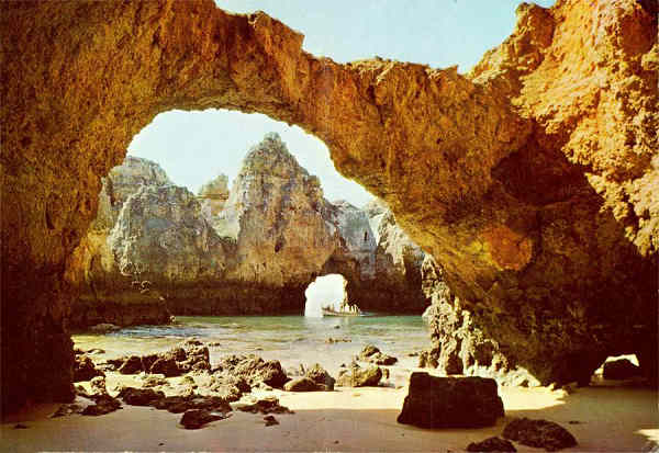 N.� 715 - LAGOS (Algarve-Portugal) Rochedos da Ponta da Piedade - Colec��o Passaporte (LOTY) Tel. 52850 - S/D - Dimens�es: 15x10,4 cm. - Col. HJCO (Circulado em 1967)