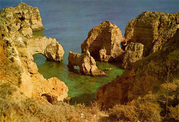 N� 610 - PONTA DA PIEDADE Algarve Portugal O Sapato - Edi��o C�MER, Trav. do Alecrim, 1 Tel. 328775, Lisboa Portugal - S/D - Dimens�es: 14,9x10,2 cm. - Col. Gra�a Maia