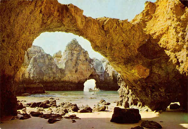 N� 715 - Lagos (Algarve Portugal) Rochedos da Ponta da Piedade - Edi��o Colec��o Passaporte (LOTY) Tel. 52850 Lisboa - S/D - Dimens�es: 14,9x10,3 cm. - Col. Gra�a Maia