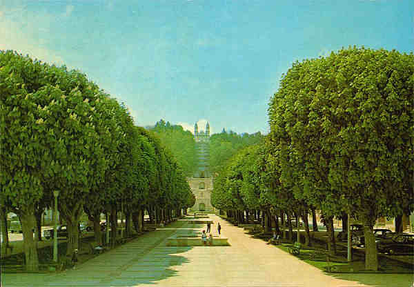 N.� 2 - LAMEGO-Portugal: Escad�rio e Santu�rio de N.� S.� dos Rem�dios - Edi��o Papelaria e Livraria Acad�mica, Lamego - S/D - (Circulado em 1966) - Dimens�es: 14,9x10,5 cm. - Col. HJCO