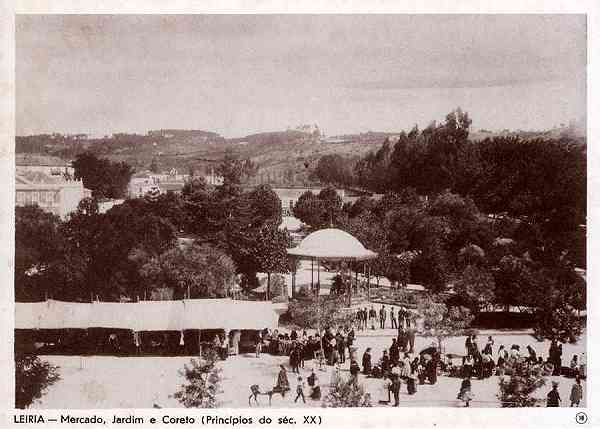 N.� 18 - LEIRIA-Mercado, Jardim e Coreto (Princ�pios do s�c. XX) - Editor: Comiss�o Cultural das Obras Sociais do Pessoal da C�mara Municipal de Leiria - S/D - Dimens�es: 14x10 cm. - Col. R. Gaspar.
