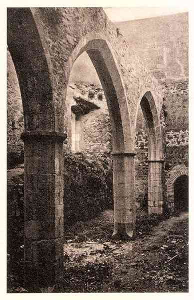 S/N - LEIRIA-Castelo Alc��ova arcada ogival do sub-solo, s�culo XIII - Editor Jorlis, Edi��es e Publicidade, Ld� - Dimens�es: 14x9 cm. - Col. R. Gaspar.