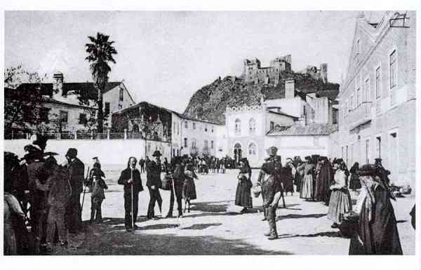 N.� 12 - LEIRIA-Portugal Castelo e Pa�o Episcopal � direita - Editor Livraria Martins - S/D - Dimens�es: 15x10 cm. - Col. R. Gaspar.