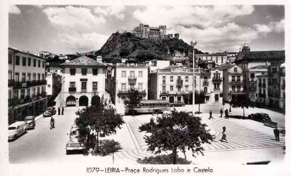 N.� 1079 - LEIRIA-Pra�a Rodrigues Lobo e Castelo - Edi��o DULIA - Dimens�es: 14x9 cm. - Col. R. Gaspar.