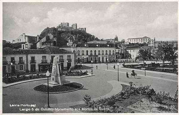 N.� 10 - LEIRIA-Largo 5 de Outubro. Monumento aos Mortos da Guerra - Editor n�o mencionado - S/D - Dimens�es:14x9 cm. - Col. R. Gaspar.