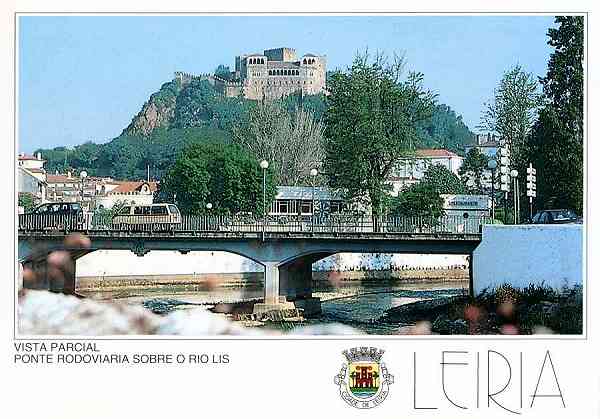 N.� 4 - LEIRIA-Portugal_Vista Parcial. Ponte rodovi�ria sobre o Rio Lis - Edi��o da Regi�o de Turismo de Leiria, Rota do Sol - S/D - Dimens�es: 15x10 cm. - Col. R. Gaspar.