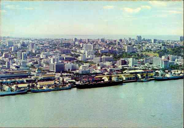 S/N - LOUREN�O MARQUES Vista da cidade e cais - Edi��o da Livraria e Papelaria Progresso - S/D - Dimens�es: 15x10,4 cm. - Col. Manuel B�ia (1970).