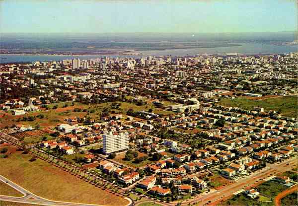 S/N - LOUREN�O MARQUES Vista da cidade e cais - Edi��o da Livraria e Papelaria Progresso - S/D - Dimens�es: 15,1x10,4 cm. - Col. Manuel B�ia (1970).