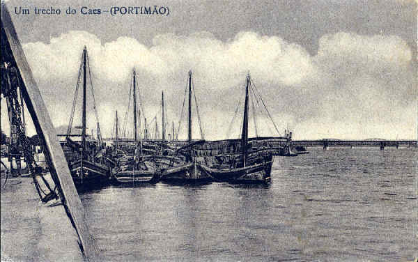 SN - PORTIM�O. Um Trecho do Caes - Edi��o Pacheco, Seita & Cia, Lda, Portimao - SD - Dim. 14x9 cm - Col A Monge da Silva (cerca de 1920)