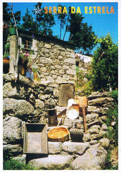 057- SEV-0022 - SERRA DA ESTRELA (PARQUE NATURAL) Beira Alta PORTUGAL Casa rural e utens�lios t�picos - Ed. GRAFIPOST - Editores e Artes Gr�ficas,Lda - TEL. 214342080 FILIAL-LOUL� - 2006 - Dim. 10,5x15 cm - Col. F�tima B�ia (2010)