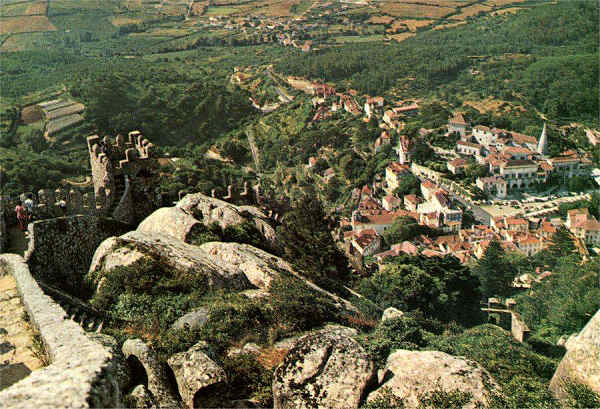 N.� 677 - Sintra - Castelo dos Mouros - Prod. Centro Caridade Nossa Senhora do Perp�tuo Socorro - Dimens�es 14,9X13 cm. - Colec��o M.F.Silva 1974.