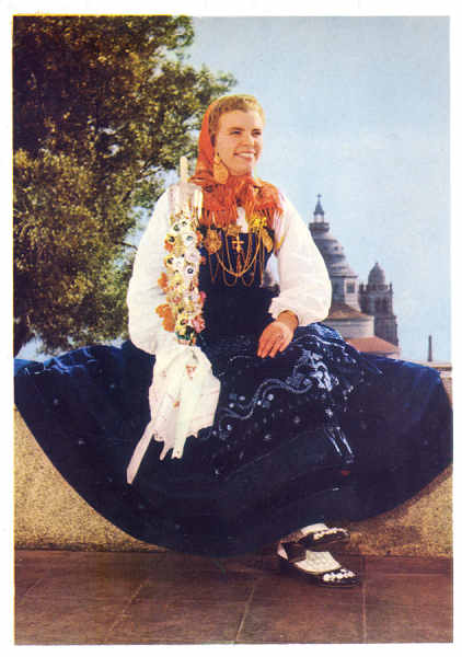 N� 92 - VIANA DO CASTELO. Vienesa com fato de Mordoma - Edicao Lusocolor, Viana Castelo - SD - Dim. 14,8x10,4 cm - Col. A. Monge da Silva (1970)