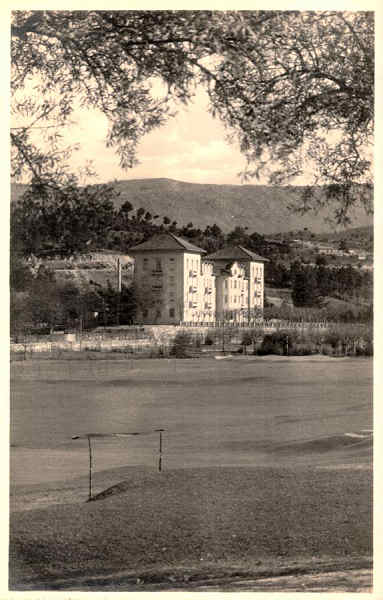 N.� 12 - Vista do Hotel do Golf Vidago Foto Otto Auer - Edi��o Vidago, Melga�o & Pedras Salgadas, Ld� - S/D - Dimens�es: 9x14 cm. - Col. Carneiro da Silva (Circulado em 16/09/1938)