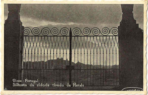 SN - Viseu-Portugal-Silhueta da cidade tirada de Fontelo - Edi��o da Comiss�o Municipal de Turismo - Impresso na Tipografia Comercial Anadia - SD -  Dim. 9x14 cm. - Col. Jaime da Silva (Circulado em 1946)