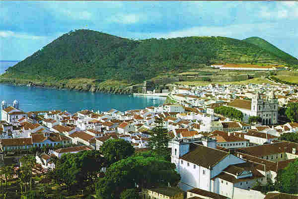 Nº 9 - ILHA TERCEIRA - Açores  Vista Parcial da Cidade de Angra do Heroísmo - Ed. ORMONDE - S/D - Dim. 15x10,4 cm. - Col. Manuel Bóia (1981).