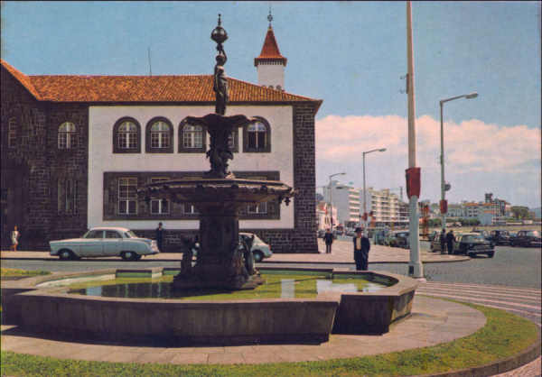 N� 713-S�O MIGUEL. Ponta Delgada. Avenida Infante Don Henrique - Edi��o COMER, Lisboa - Dim. 14,9x10,4 cm - Col. A. Monge da Silva (cerca de 1970)