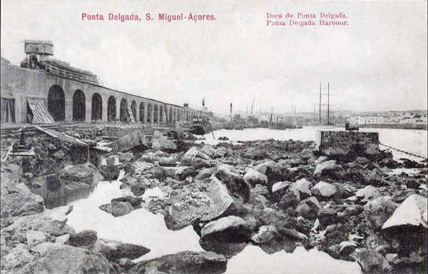 SN - S�O MIGUEL. Ponta Delgada. Doca - Edi��o Biscup & Stein, Hamburg - Dim. 13,8x8,8 cm - Col. A. Monge da Silva (cerca de 1908)